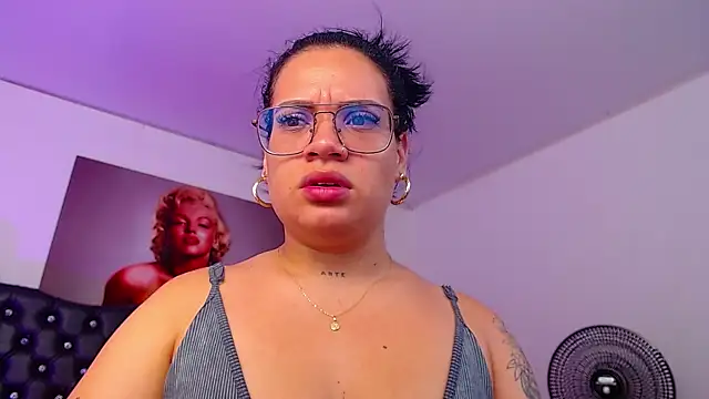 Snapshot of Taliana36 chatting on 02.05.25 Taliana36 online show from 02.05.25