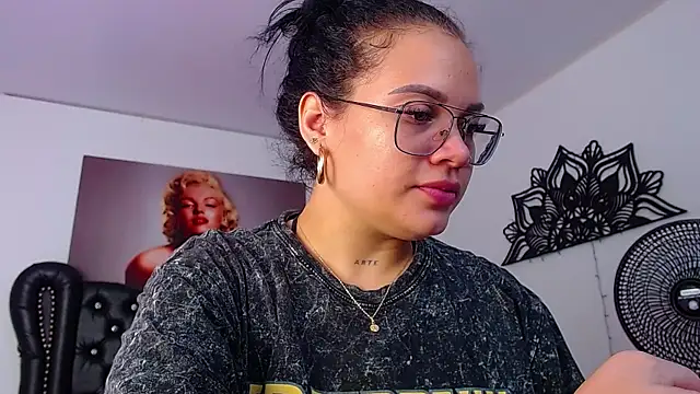 Snapshot of Taliana36 chatting on 03.19.25 Taliana36 online show from 03.19.25
