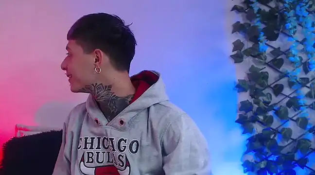 Snapshot of 7_Saturno_7 chatting on 02.12.25 7 Saturno 7 online show from 02.12.25