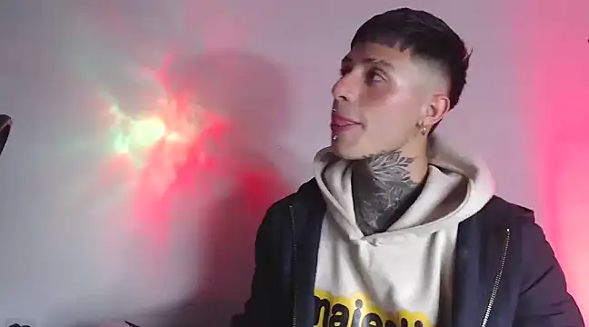 Snapshot of 7_Saturno_7 chatting on 02.14.25 7 Saturno 7 online show from 02.14.25