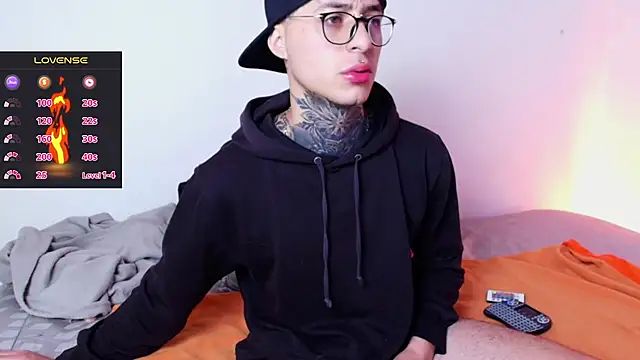 Snapshot of 7_Saturno_7 chatting on 09.14.25 7 Saturno 7 online show from 09.14.25