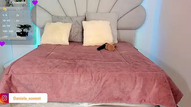 Snapshot of Danielaangelina chatting on 02.15.26 Danielaangelina online show from 02.15.26