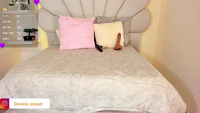 Snapshot of Danielaangelina chatting on 02.18.26 Danielaangelina online show from 02.18.26