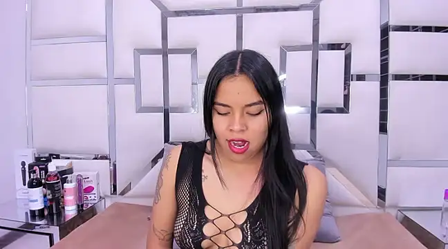 ZoeWan69 online show from 02.04.25