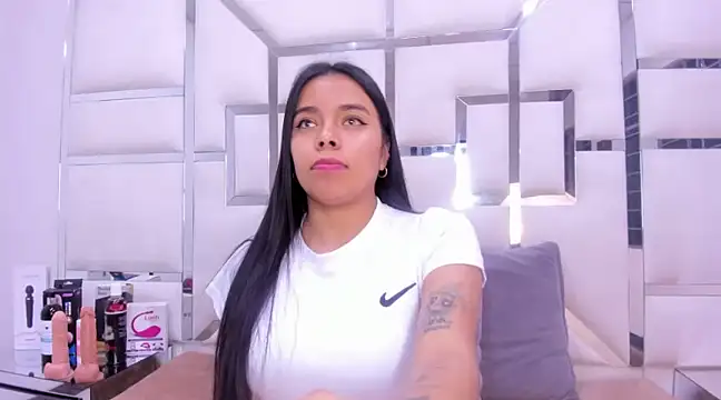 ZoeWan69 online show from 02.15.25