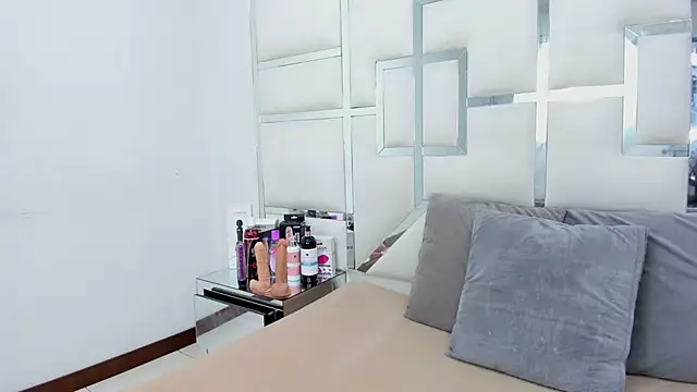 ZoeWan69 online show from 02.24.25