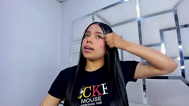 ZoeWan69 online show from 10.22.25