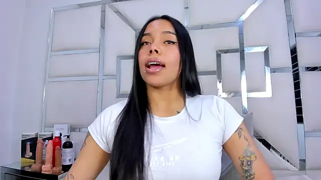 ZoeWan69 online show from 11.27.25