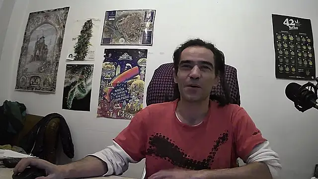 Snapshot of ReyDeBotones chatting on 04.19.26 ReyDeBotones online show from 04.19.26