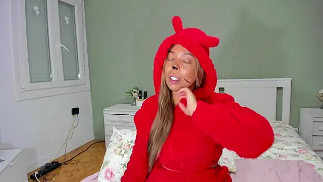 Snapshot of Izadi_7 chatting on 10.31.25 Izadi 7 online show from 10.31.25