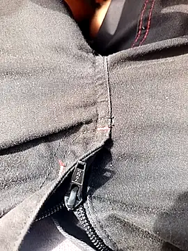 Snapshot of Dam70 chatting on 09.10.25 Dam70 online show from 09.10.25