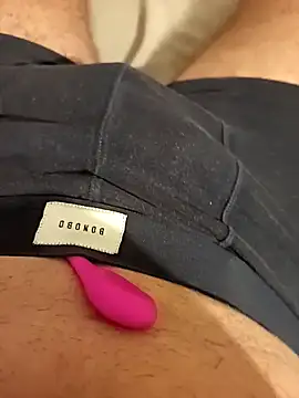 Snapshot of Dam70 chatting on 09.19.25 Dam70 online show from 09.19.25