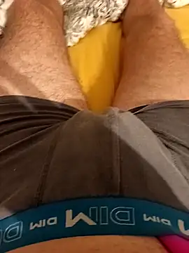 Snapshot of Dam70 chatting on 10.03.25 Dam70 online show from 10.03.25