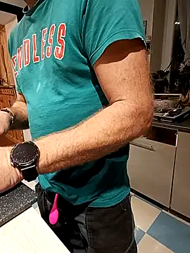 Snapshot of Dam70 chatting on 11.08.25 Dam70 online show from 11.08.25