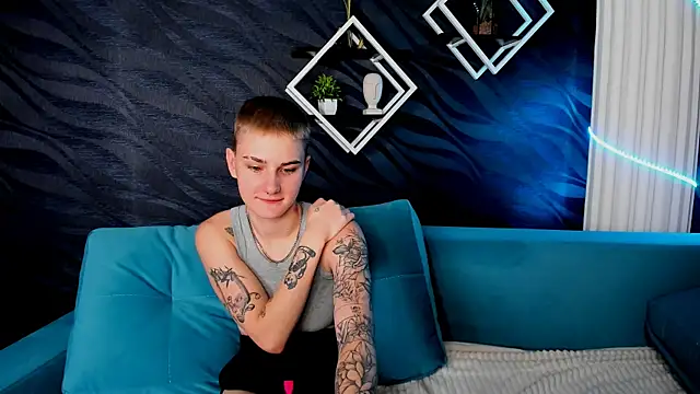LindaBryantt online show from 03.18.25