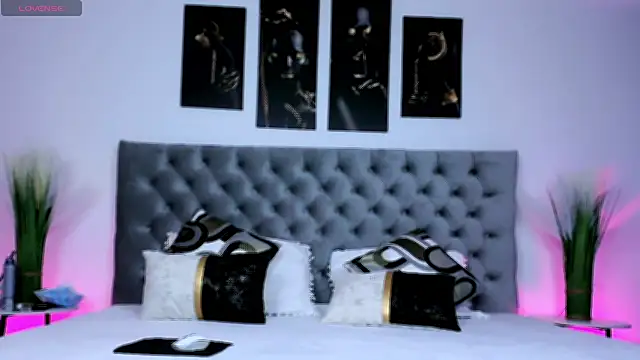 Snapshot of Ivy_Ann chatting on 10.31.25 Ivy Ann online show from 10.31.25