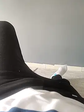 Snapshot of legolasleo chatting on 10.09.25 legolasleo online show from 10.09.25