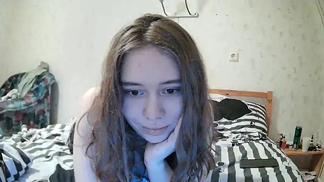 Snapshot of girliemilk chatting on 03.11.25 girliemilk online show from 03.11.25