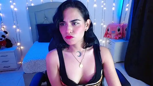 Snapshot of veronica_luar chatting on 10.15.25 veronica luar online show from 10.15.25