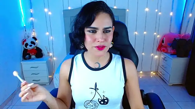 Snapshot of veronica_luar chatting on 10.21.25 veronica luar online show from 10.21.25