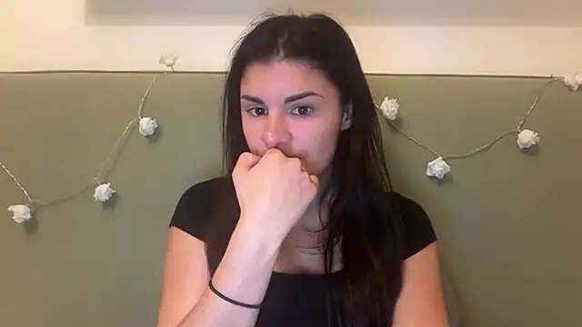 Snapshot of Petitecookie chatting on 09.23.25 Petitecookie online show from 09.23.25