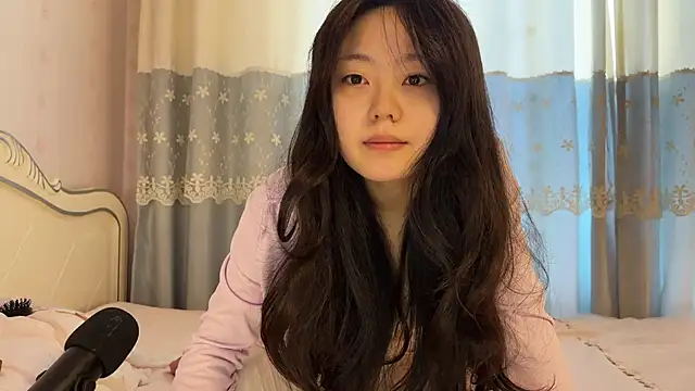 nanaliu6 online show from 11.11.25