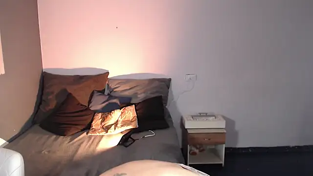 Snapshot of LeaBigboobs chatting on 02.13.25 LeaBigboobs online show from 02.13.25