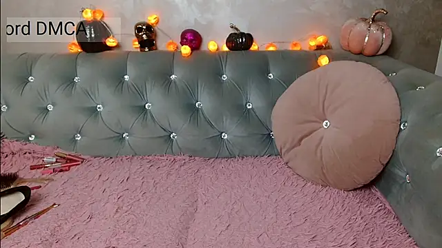 Snapshot of xoCaroxQueenxo chatting on 10.22.25 xoCaroxQueenxo online show from 10.22.25