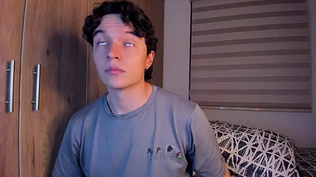 Snapshot of Mastrangelo_xxx chatting on 10.11.25 Mastrangelo xxx online show from 10.11.25