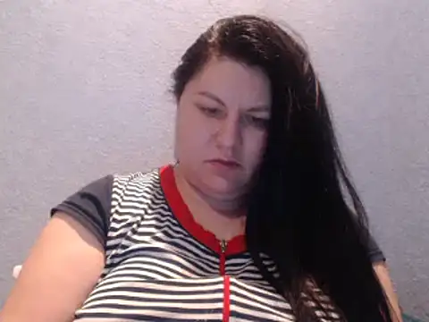 KiraSwee online show from 02.23.25