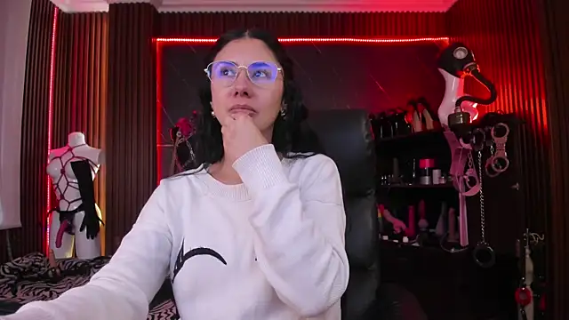 Snapshot of XiaQueen chatting on 10.18.25 XiaQueen online show from 10.18.25