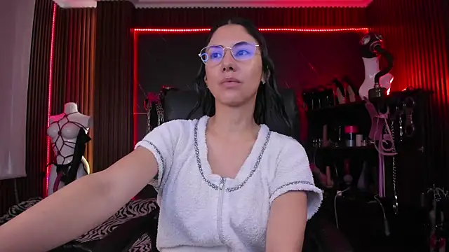 Snapshot of XiaQueen chatting on 10.27.25 XiaQueen online show from 10.27.25