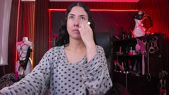 Snapshot of XiaQueen chatting on 10.31.25 XiaQueen online show from 10.31.25