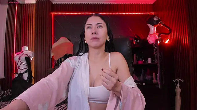 XiaQueen online show from 12.19.25