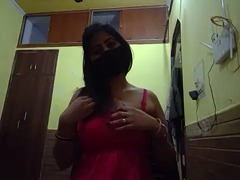 Queen Couple online show from 02.20.25