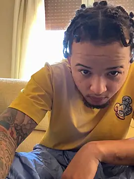 Snapshot of yeiyei_oficial chatting on 10.15.25 yeiyei oficial online show from 10.15.25