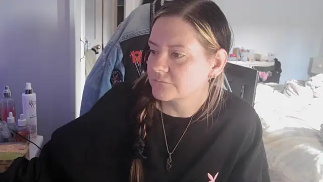 AureliaXOX online show from 09.30.25