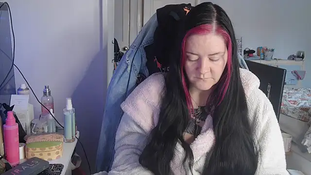 AureliaXOX online show from 10.18.25