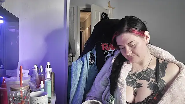 AureliaXOX online show from 12.16.25