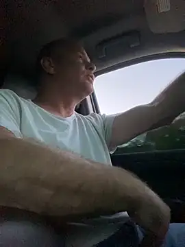 Snapshot of hintly chatting on 09.19.25 hintly online show from 09.19.25