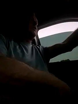 Snapshot of hintly chatting on 09.26.25 hintly online show from 09.26.25