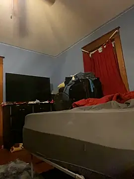 Snapshot of hintly chatting on 10.14.25 hintly online show from 10.14.25