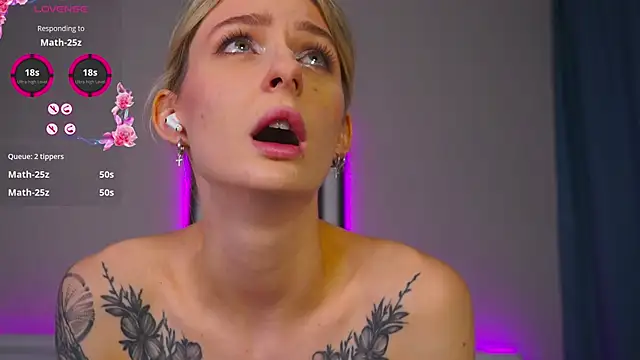 Snapshot of LeaCox_ chatting on 11.05.25 LeaCox online show from 11.05.25