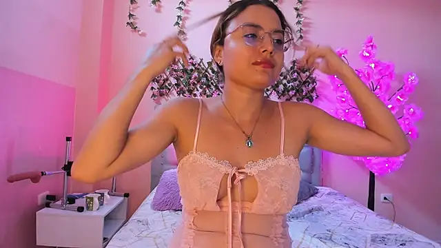 Snapshot of littletammy4u_ chatting on 09.22.25 littletammy4u online show from 09.22.25