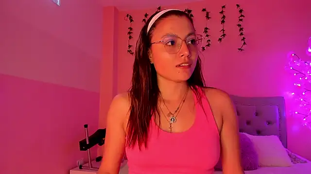 Snapshot of littletammy4u_ chatting on 10.08.25 littletammy4u online show from 10.08.25