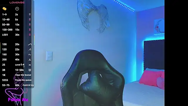 SallyWhitee online show from 10.27.25