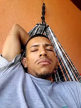 Snapshot of Mineirinho043 chatting on 02.28.25 Mineirinho043 online show from 02.28.25