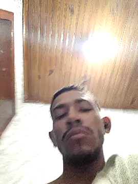 Snapshot of Mineirinho043 chatting on 03.17.25 Mineirinho043 online show from 03.17.25