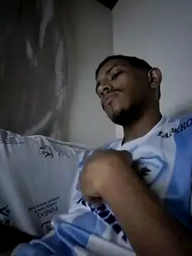 Snapshot of Mineirinho043 chatting on 03.19.25 Mineirinho043 online show from 03.19.25