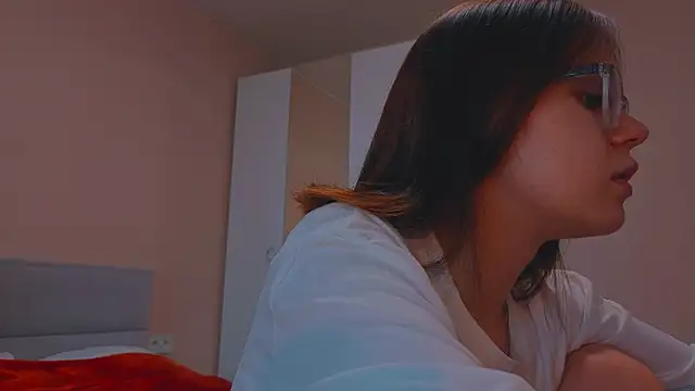 Snapshot of Mia_Luw chatting on 10.01.25 Mia Luw online show from 10.01.25